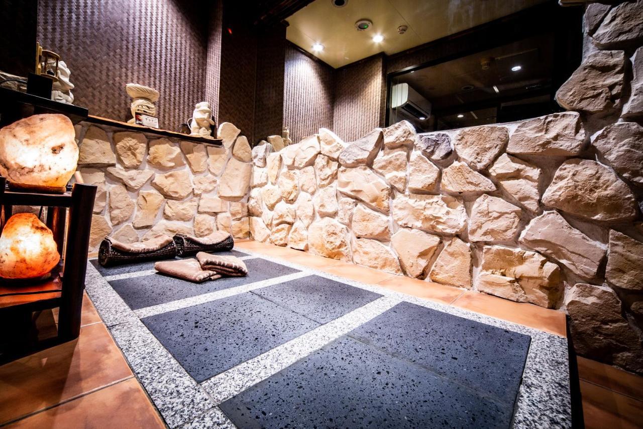 Отель Petit Bali Ikebukuro (Adults Only) Токио Экстерьер фото
